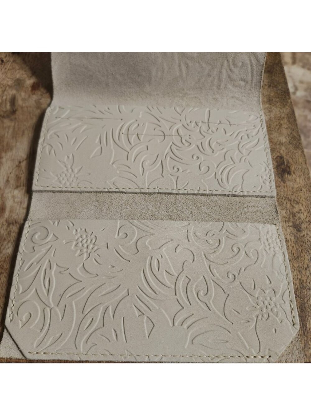 Portland Leather Rancher Wallet Jasmine Floral Embossed Bone Leather Western New - Picture 4 of 8